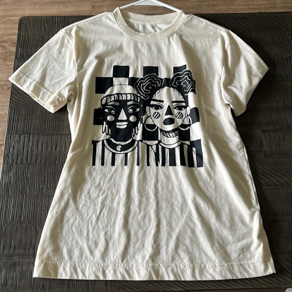 grafic tee, never worn